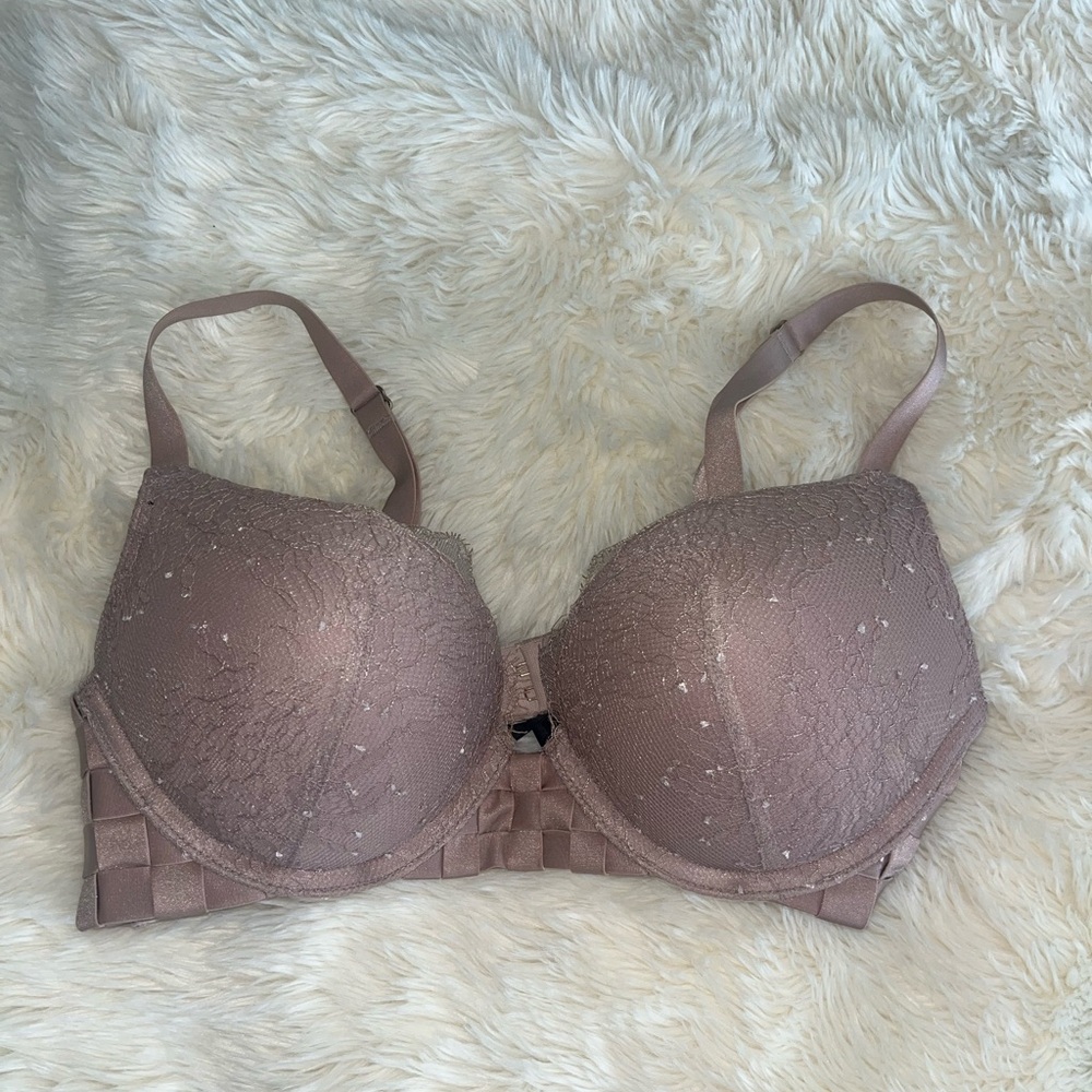 Victoria’s Secret Elegant Lace Underwire Bra - tan bombshell 32b